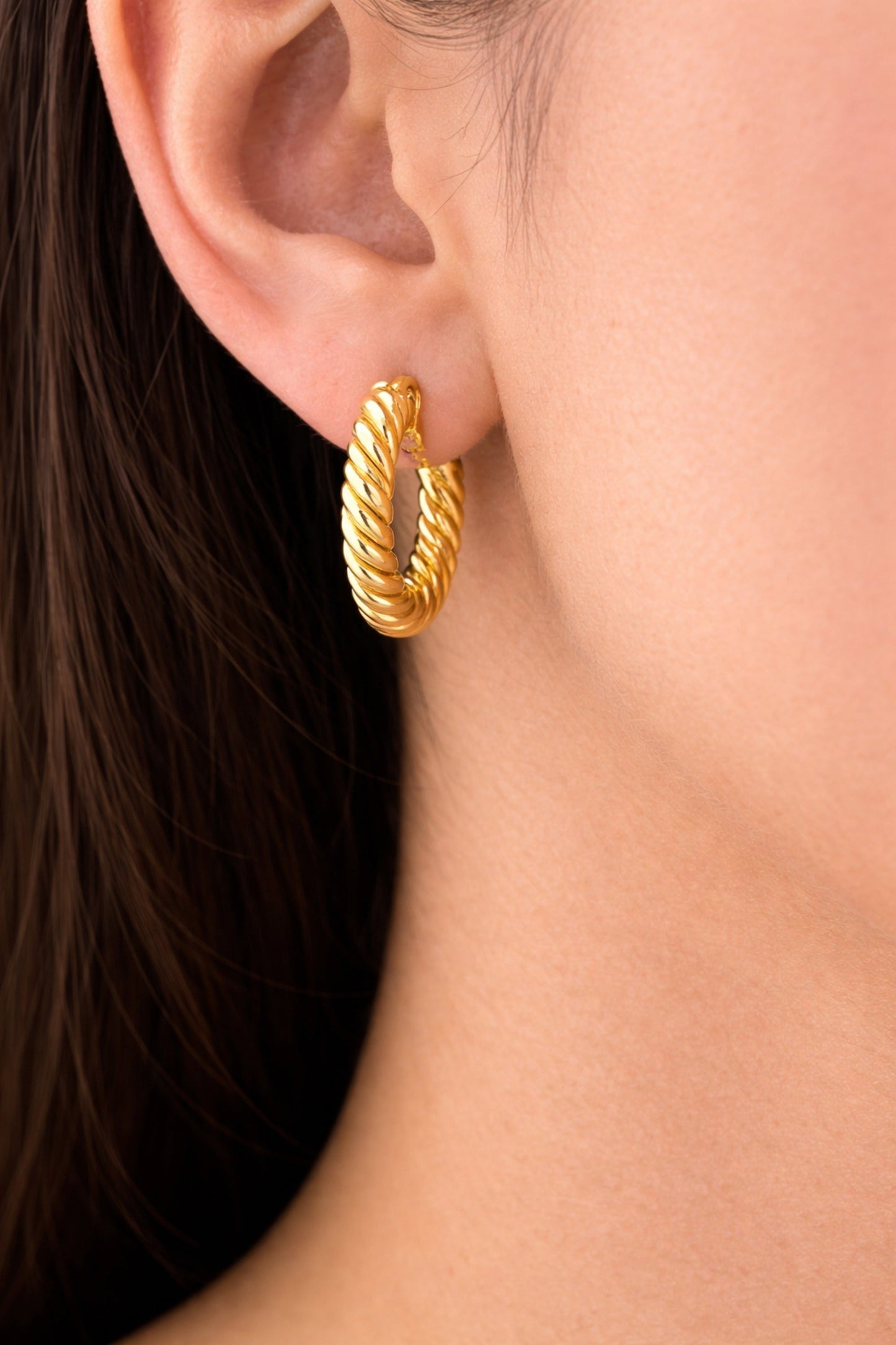 14K Yellow Gold Twisted Rope Hoop Earrings – detail view | RockHer