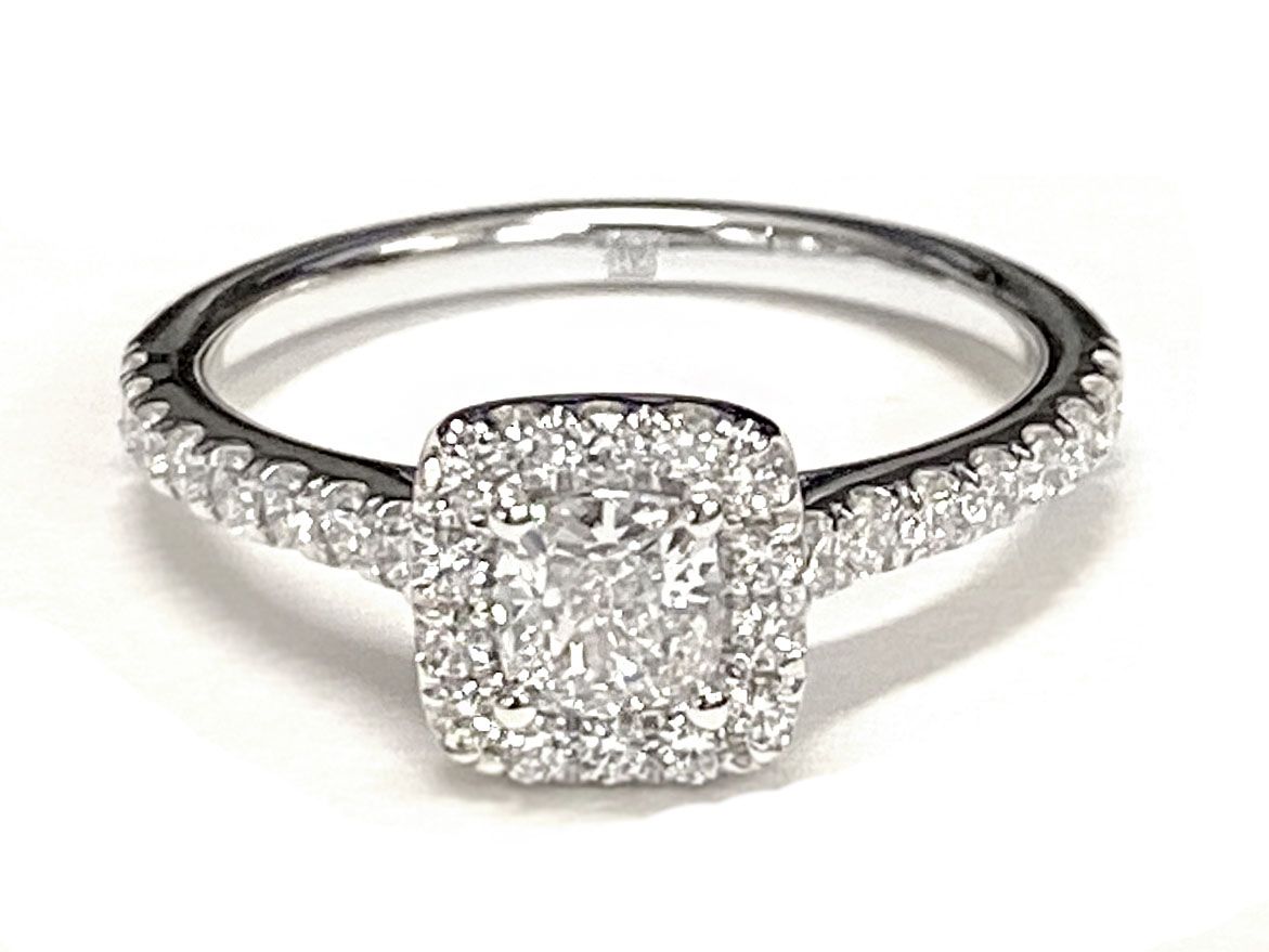 แหวนหมั้นสไตล์วิหารเพชรคลาสสิกแบบแถวประดับเพชรเม็ดเล็กแพลทินัม Cushion Diamond Classic Pave Halo Cathedral Style Engagement Ring -1/2ctw