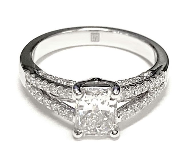 แหวนหมั้นเพชรกลางแบบเพชรเจียระไนแรเดียนท์แพลทินัม ดีไซน์แยกช้างฝรั่งเศสประดับเพชรปาเว่ - 1/3 กะรัตรวม