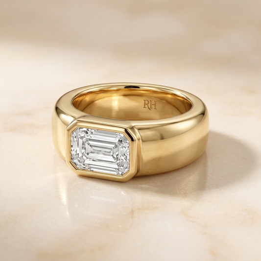 The Remi Select — Bezel-Set Cigar Band Emerald in 18K Yellow Gold