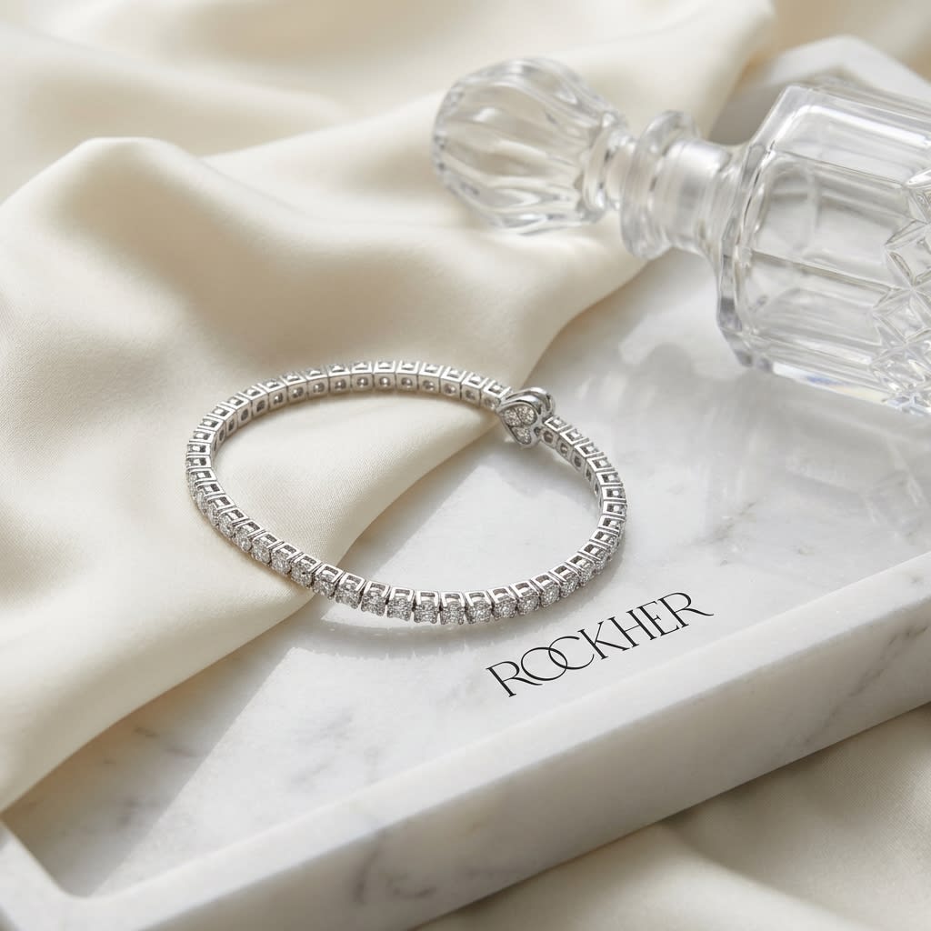 สร้อยข้อมือเพชร ทรงหัวใจ ตัวเรือนทองคำขาว 18K จาก RockHer