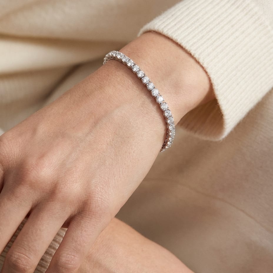 สร้อยข้อมือเพชร ฝังหนาม ตัวเรือนทองคำขาว 18K จาก RockHer