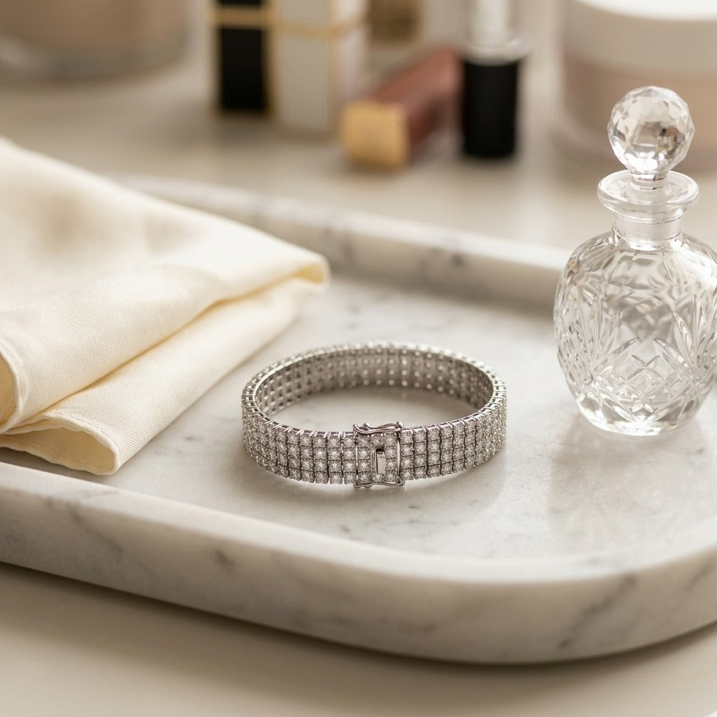 สร้อยข้อมือเพชร ฝังปาเว่ ตัวเรือนทองคำขาว 18K จาก RockHer