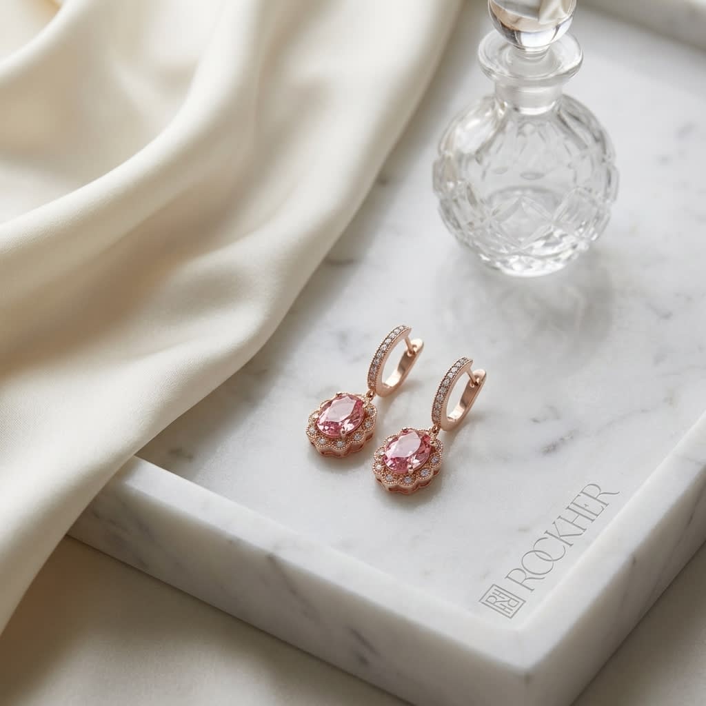 ต่างหูเพชร ทรงรี ล้อมเพชร ตัวเรือนทองคำชมพู 14K จาก RockHer