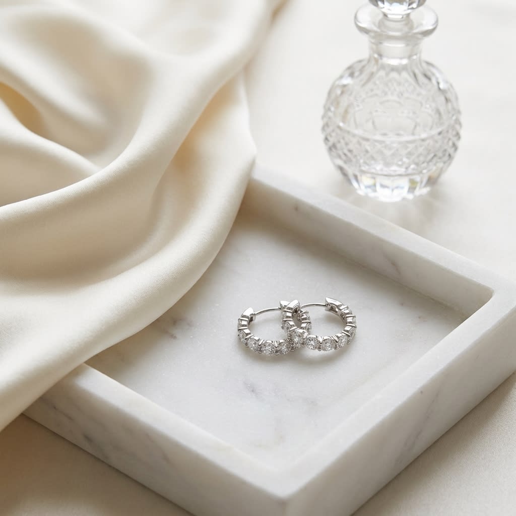 ต่างหูเพชร ทรงรี ตัวเรือนทองคำขาว 14K จาก RockHer