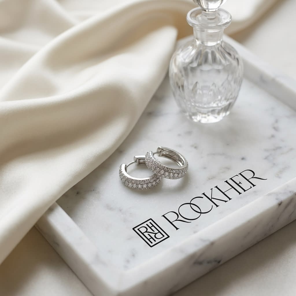 ต่างหูเพชร ฝังปาเว่ ตัวเรือนทองคำขาว 14K จาก RockHer