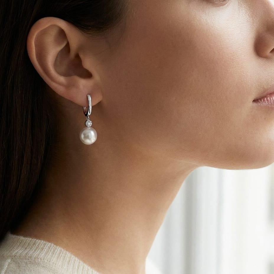 ต่างหูเพชร ฝังปาเว่ ตัวเรือนทองคำขาว 14K จาก RockHer
