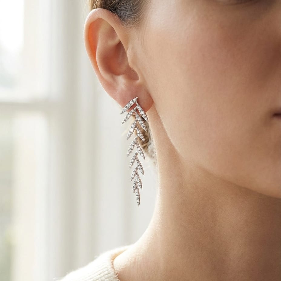 ต่างหูเพชร ฝังปาเว่ ตัวเรือนทองคำขาว 14K จาก RockHer