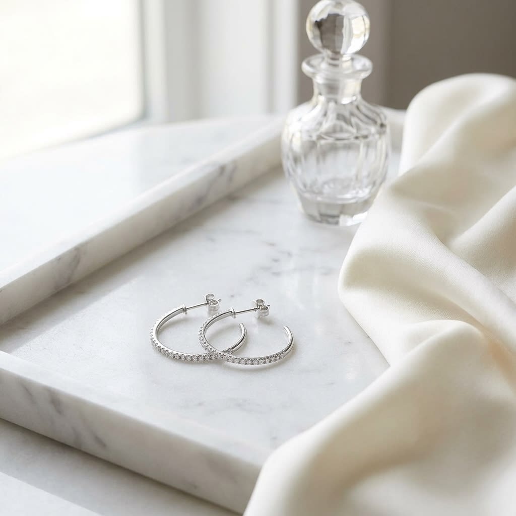 ต่างหูเพชร ฝังปาเว่ ตัวเรือนทองคำขาว 14K จาก RockHer