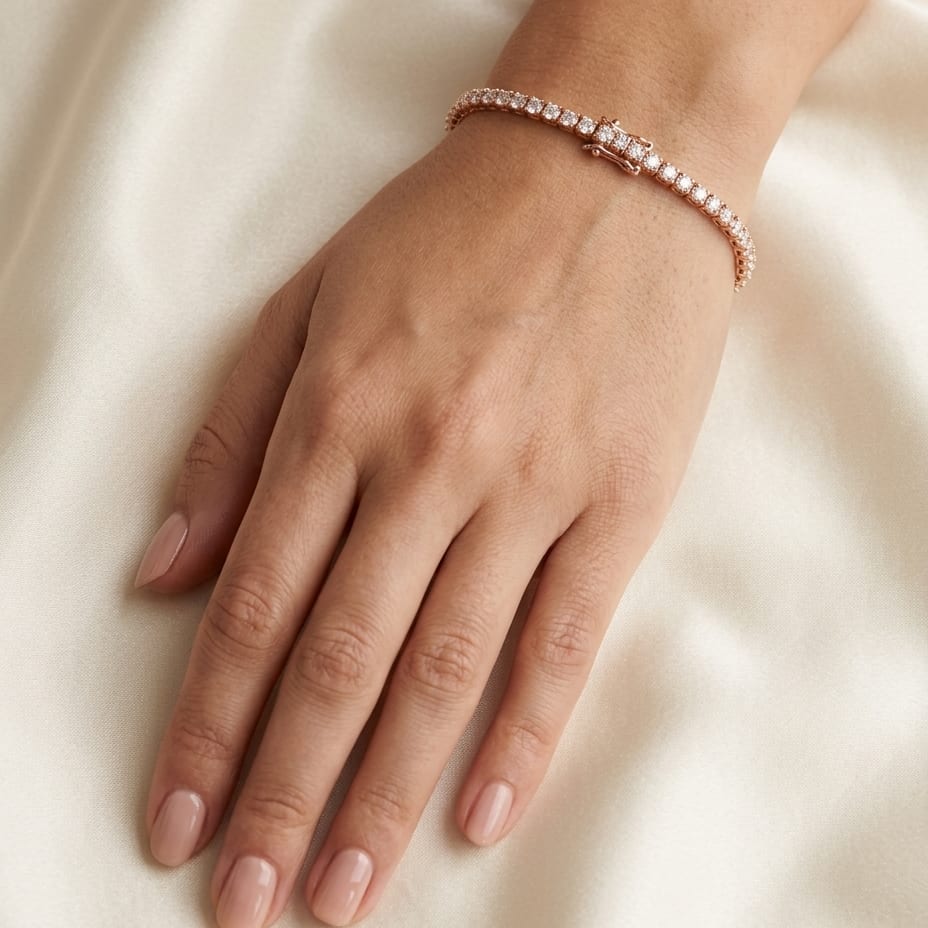 สร้อยข้อมือเพชร ทรงกลม ฝังหนาม ตัวเรือนทองคำเหลือง 14K จาก RockHer