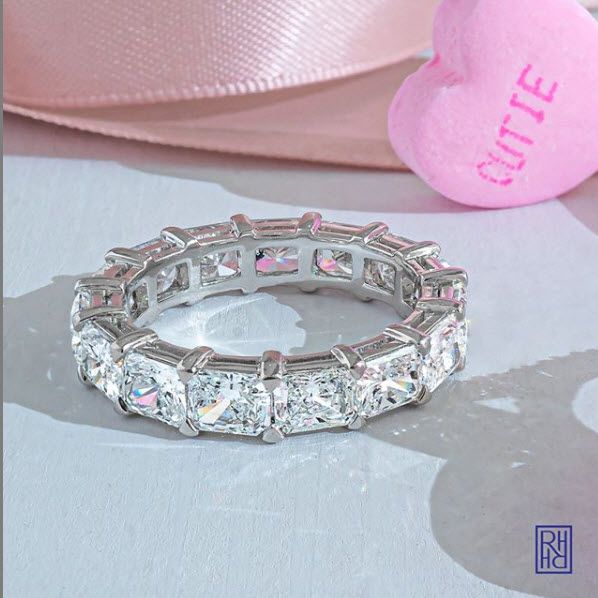 แหวนวงนิรันดร์เพชรแอสเชอร์สั่งทำพิเศษในแพลทินัม น้ำหนัก 3.30 กะรัต ขนาด 6.5