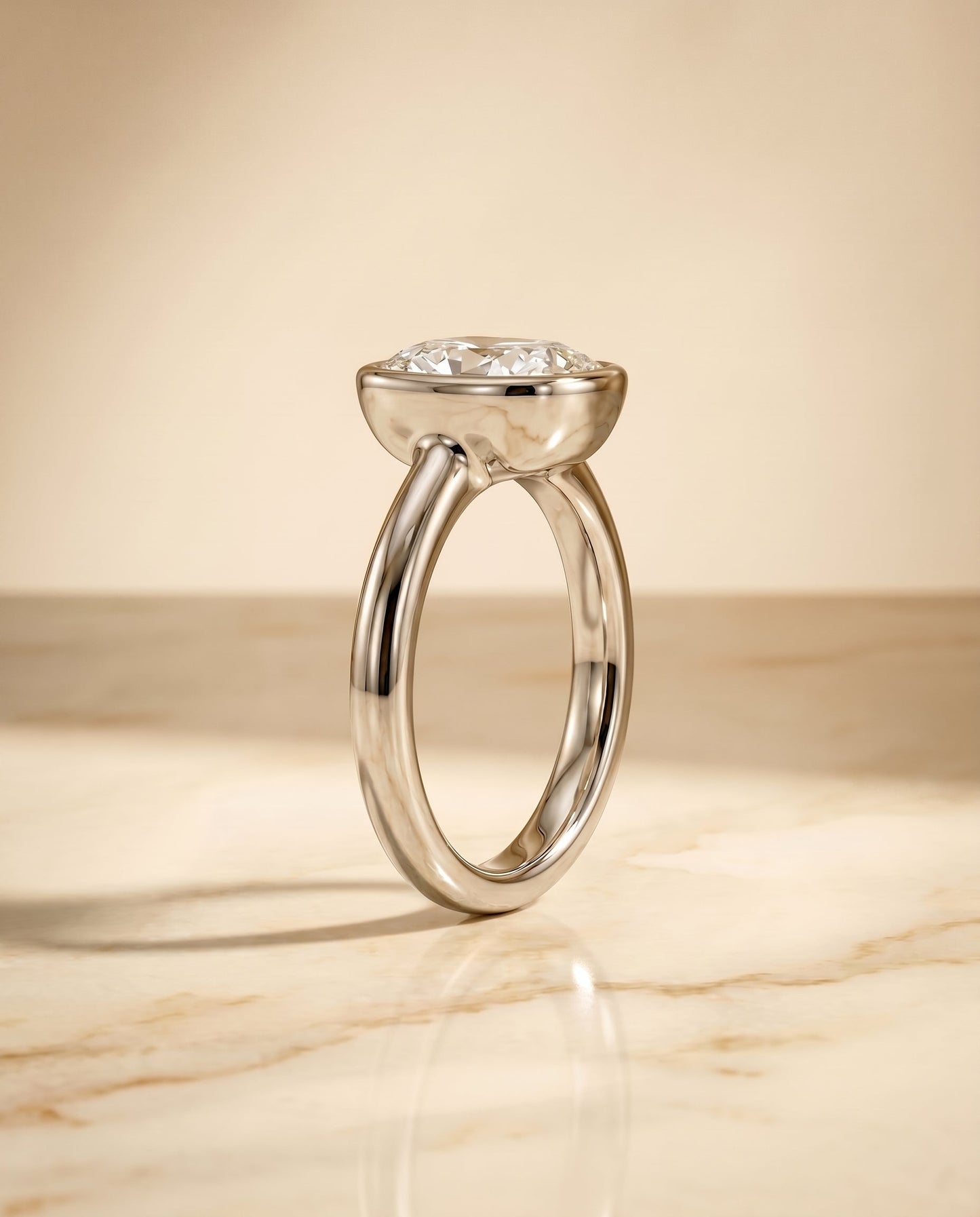 ตัวเรือนแหวนหมั้น Agnes Bezel Solitaire สำหรับเพชรทรงหมอนในแพลทินัม