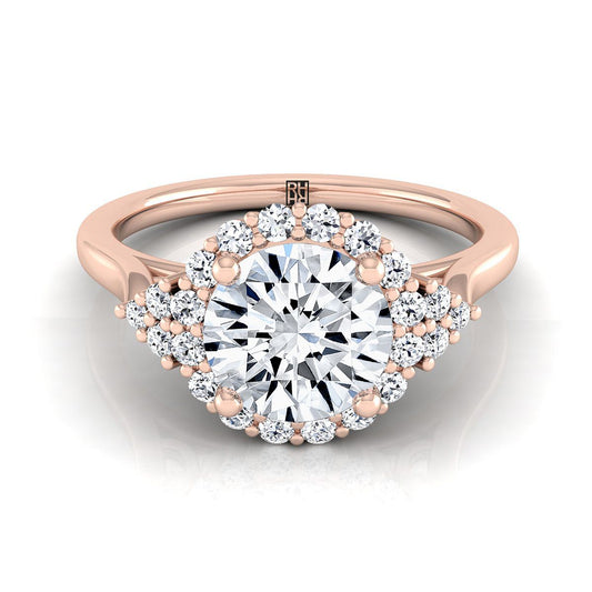 แหวนหมั้นประดับเพชรทรงกลมเจียระไนแบบ Brilliant ข้างสามเม็ด พร้อมลายม้วนตกแต่ง ทองกุหลาบ 14K - 1/4ctw