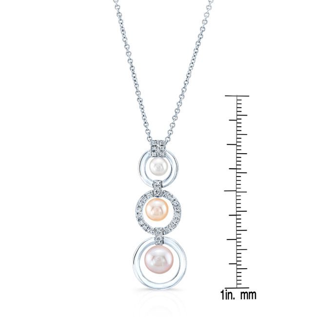 จี้หยดไข่มุกและเพชรแบบไล่ระดับในทอง 18k