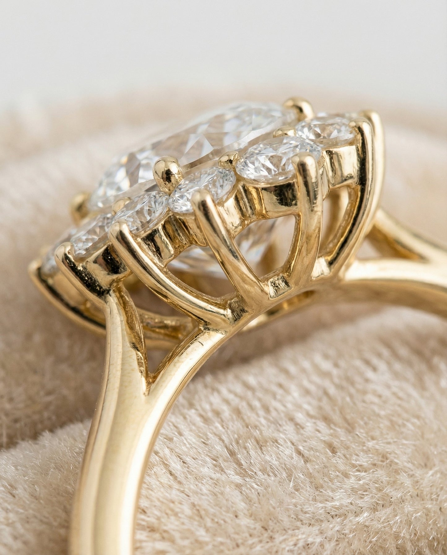 Eloise Select Oval engagement ring in 14K Yellow Gold