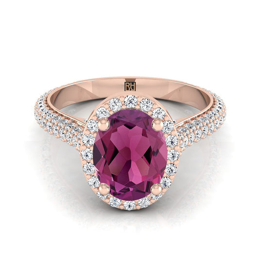 แหวนหมั้นทองคำชมพู 14K รูปไข่ประดับการ์เนตไมโครปาเว่ พร้อมฮาโลรอบและเพชรข้างแบบปาเว่ - 7/8 กะรัตรวม