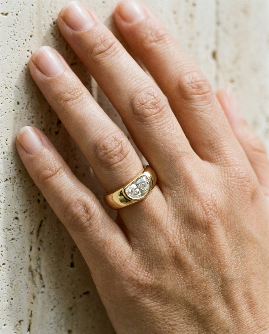 The Remi Select — Bezel-Set Cigar Band Half Cut in 18K Yellow Gold