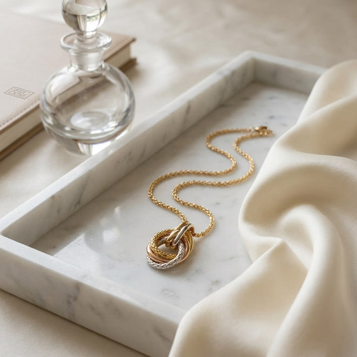 สร้อยคอ Interlocking Teardrop Pendant Necklace จาก RockHer
