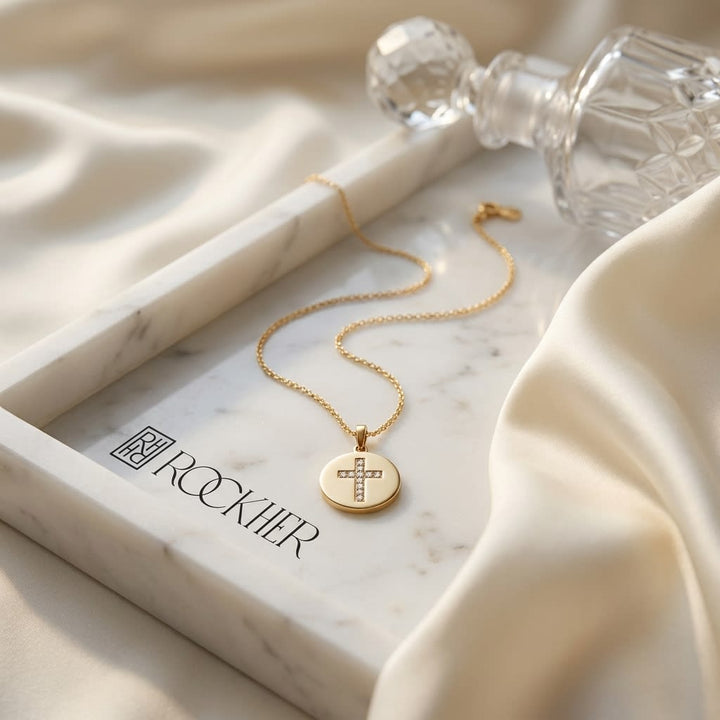 สร้อยคอ Round Medal with Cross Necklace ทรงกลม ตัวเรือนทองคำเหลือง 14K จาก RockHer