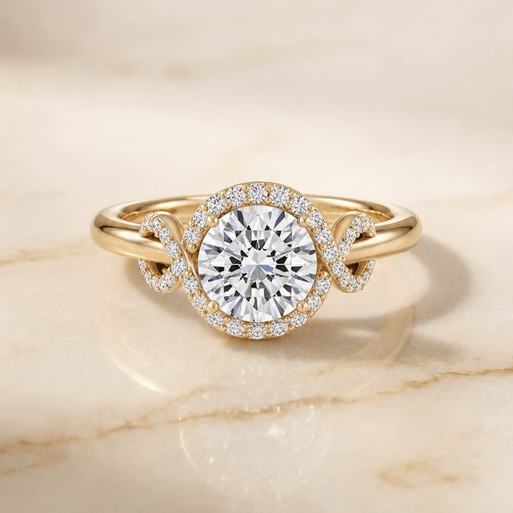 ตัวเรือนแหวนหมั้นเพชร Calista ทรงกลม ฝังปาเว่ ทองคำเหลือง 18K จาก RockHer