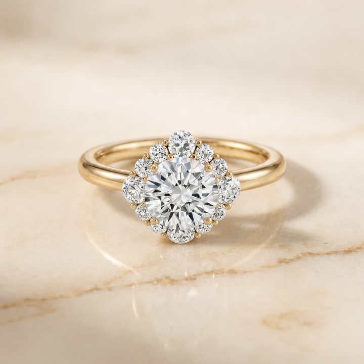 ตัวเรือนแหวนหมั้นเพชร Tionne ทรงกลม ฝังหนาม ทองคำเหลือง 18K จาก RockHer