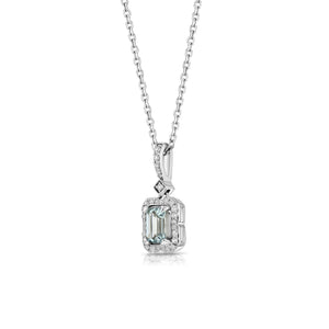 สร้อยคออความารีน ทรงมรกต ล้อมเพชร ตัวเรือนทองคำขาว 14K จาก RockHer