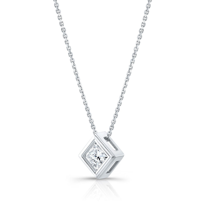 จี้เพชรเจ้าหญิงสังเคราะห์เม็ดเดี่ยว 3/4 กะรัต | ทองคำขาว 14K | ฝังหุ้มแบบสไลด์