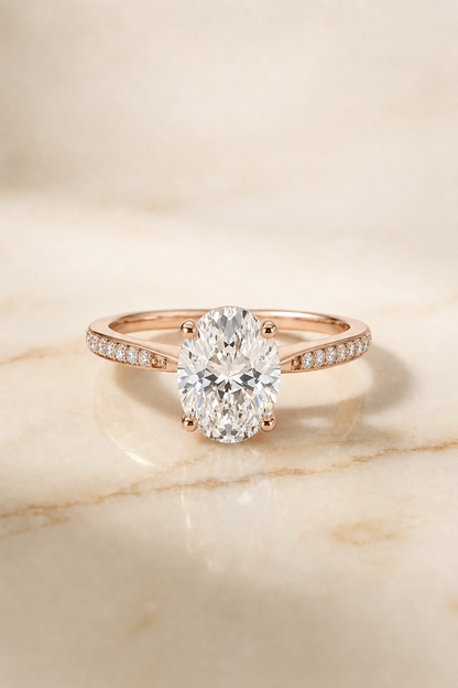 ตัวเรือนแหวนหมั้นเพชร Carrie ทรงรี ฝังปาเว่ ทองคำชมพู 14K จาก RockHer