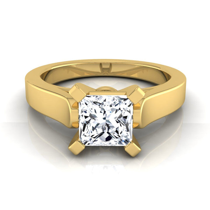 แหวนหมั้นเพชรแล็บ ทรงปริ๊นเซส ฝังหนาม ตัวเรือนทองคำเหลือง 14K จาก RockHer