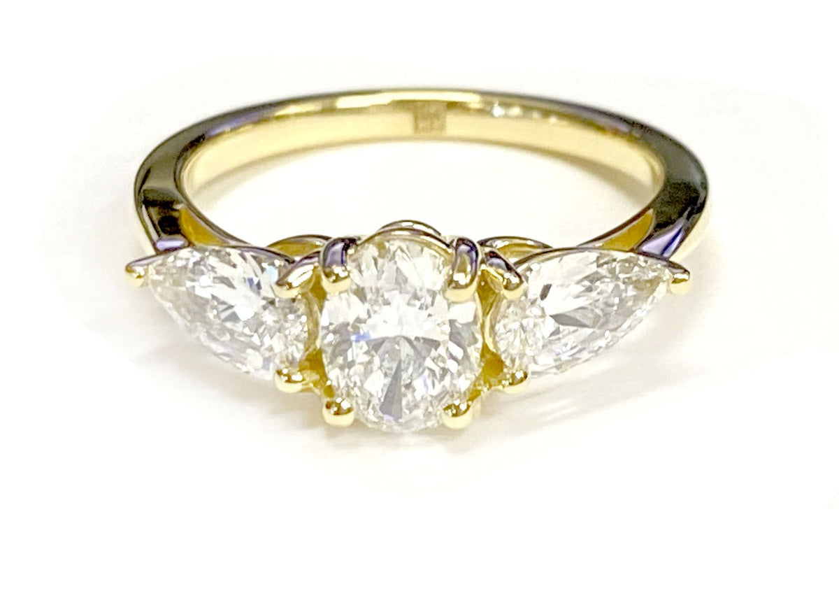 ตัวเรือนแหวนหมั้นเพชร Angelica ทรงรี ฝังหนาม ทองคำเหลือง 18K จาก RockHer