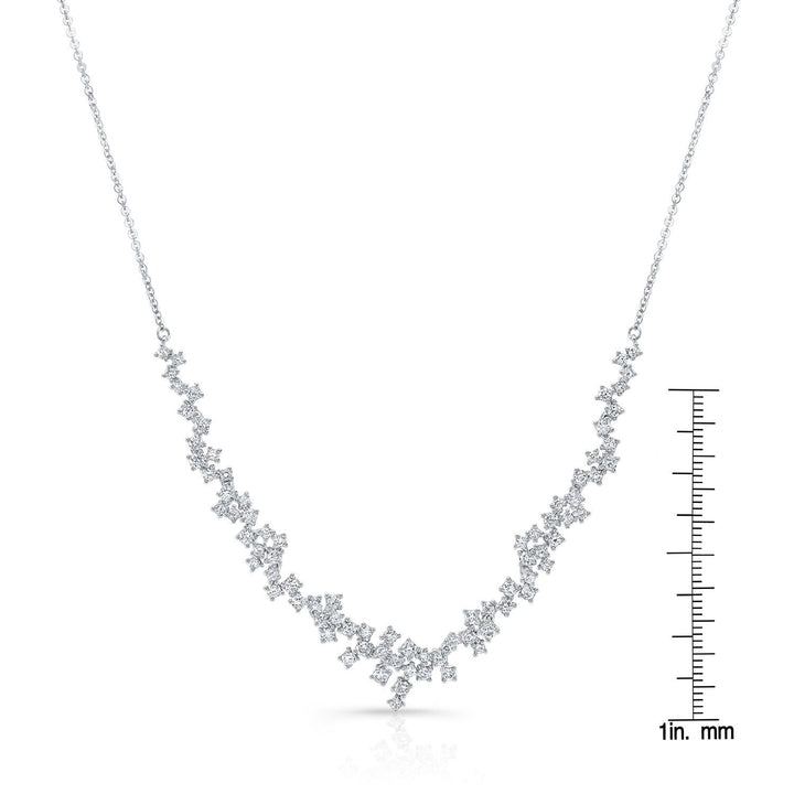 สร้อยคอจักรราศีประดับเพชรแบบหนามแหลมในทองคำขาว 14 กะรัต พร้อมสายปรับความยาว 16-18 นิ้ว