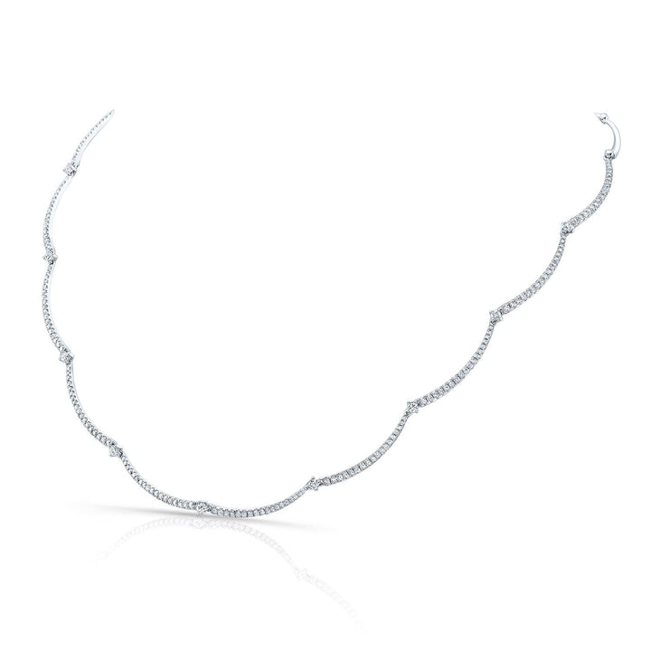 สร้อยคอเชื่อมต่อรูปเปลือกคลื่นประดับเพชรแบบปาเว่และแบบหนีบในทองคำขาว 14 กะรัต (1.30ctw)