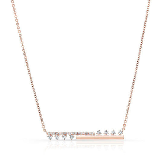 สร้อยคอเพชรแบบครึ่งแท่งและปาเว่พร้อมจุดเน้นแบบตั้งด้วยกรงเล็บในทองกุหลาบ 14k