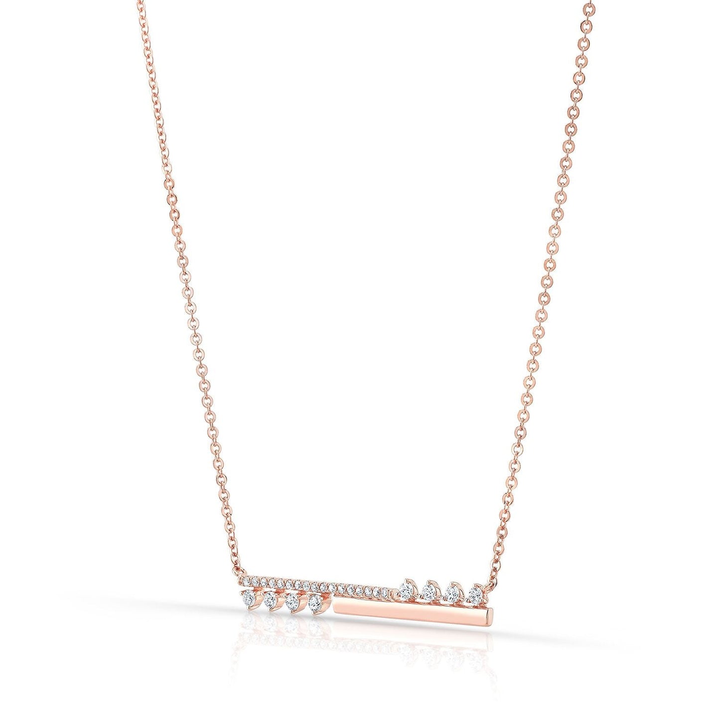 สร้อยคอเพชรแบบครึ่งแท่งและปาเว่พร้อมจุดเน้นแบบตั้งด้วยกรงเล็บในทองกุหลาบ 14k