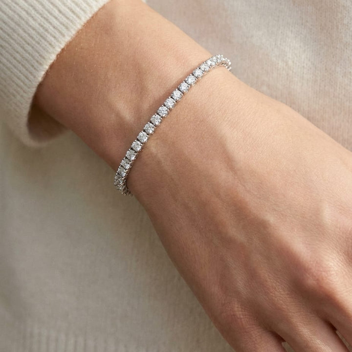 สร้อยข้อมือเพชร ฝังหนาม ตัวเรือนทองคำขาว 18K จาก RockHer