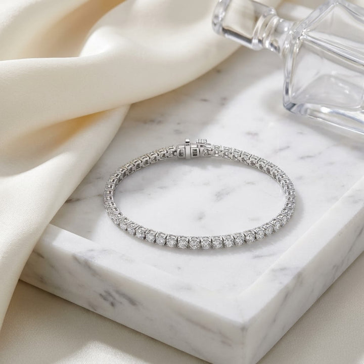 สร้อยข้อมือเพชร ฝังหนาม ตัวเรือนทองคำขาว 18K จาก RockHer