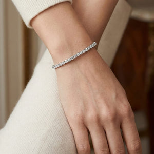 สร้อยข้อมือเพชร ตัวเรือนทองคำขาว 18K จาก RockHer