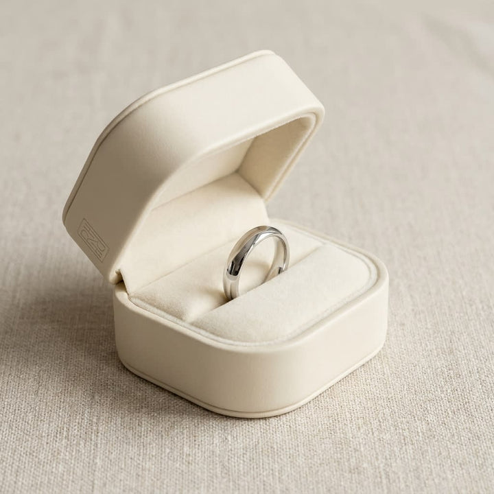 แหวนแต่งงาน ตัวเรือนทองคำขาว 18K จาก RockHer