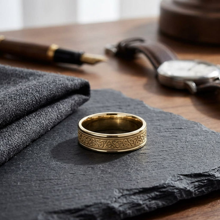 แหวนแต่งงาน ตัวเรือนทองคำเหลือง 18K จาก RockHer