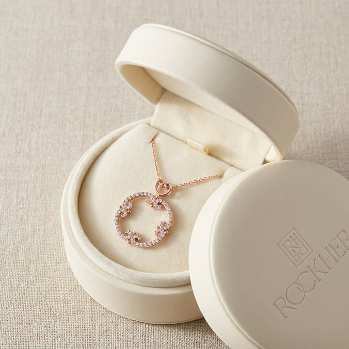 จี้เพชร ทรงกลม ตัวเรือนทองคำชมพู 14K จาก RockHer