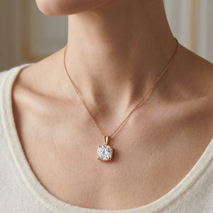 จี้เพชร Solitaire Pendants ทรงคุชชั่น หุ้มขอบเลื่อน จาก RockHer
