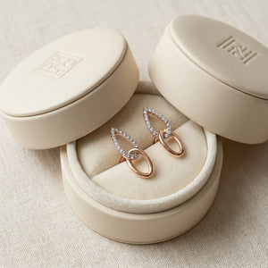 ต่างหูเพชร ฝังปาเว่ ตัวเรือนทองคำชมพู 14K จาก RockHer