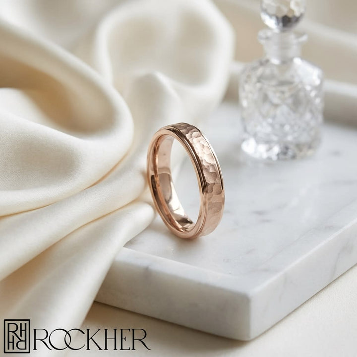 แหวนแต่งงาน ตัวเรือนทองคำชมพู 14K จาก RockHer
