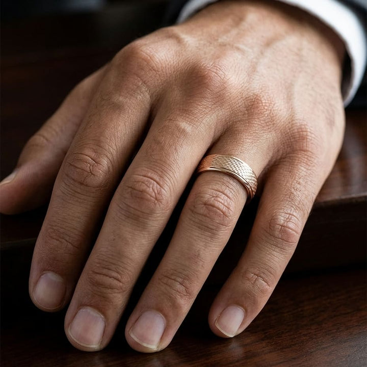 แหวนแต่งงาน ทรงกลม ตัวเรือนทองคำชมพู 14K จาก RockHer