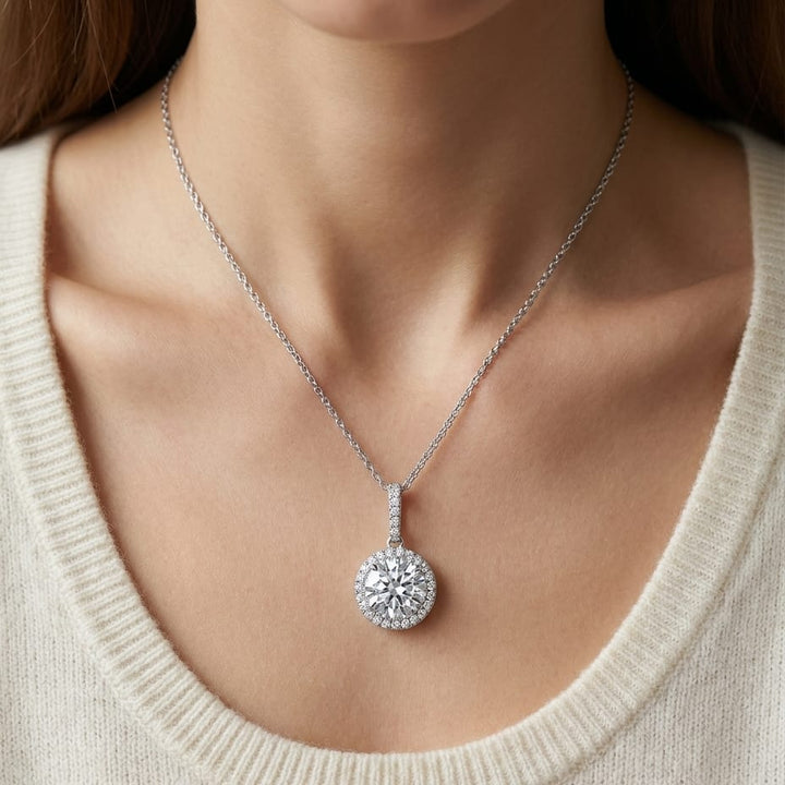 จี้เพชร ทรงกลม ล้อมเพชร ตัวเรือนทองคำขาว 14K จาก RockHer