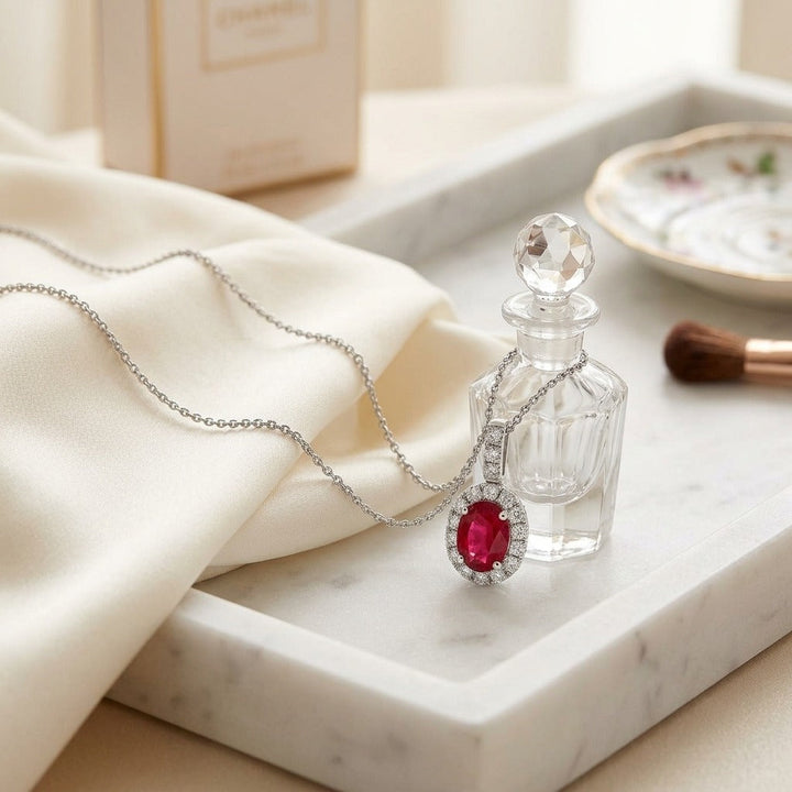 สร้อยคอเพชร ทรงรี ล้อมเพชร ตัวเรือนทองคำขาว 14K จาก RockHer