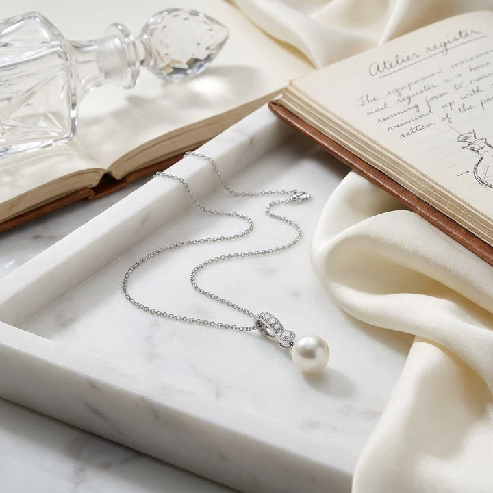 จี้ไข่มุกเลี้ยง ทรงหยดน้ำ ตัวเรือนทองคำขาว 14K จาก RockHer