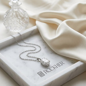 จี้เพชร Solitaire Pendants ทรงรี หุ้มขอบเลื่อน จาก RockHer