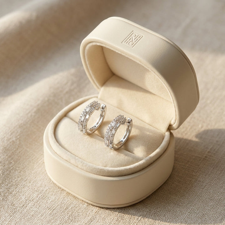 ต่างหูเพชร ทรงกลม ตัวเรือนทองคำขาว 14K จาก RockHer