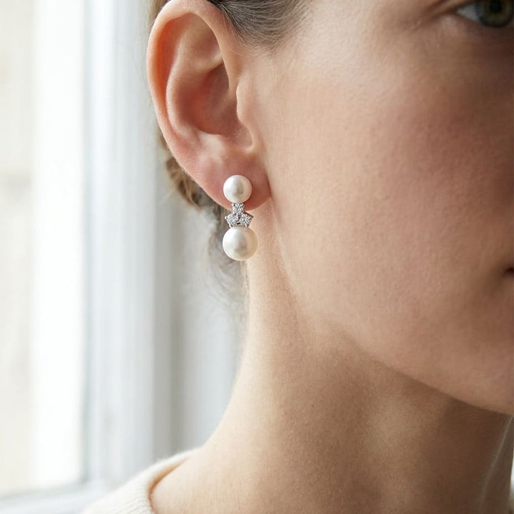 ต่างหูไข่มุกเลี้ยง ทรงหยดน้ำ ตัวเรือนทองคำขาว 14K จาก RockHer